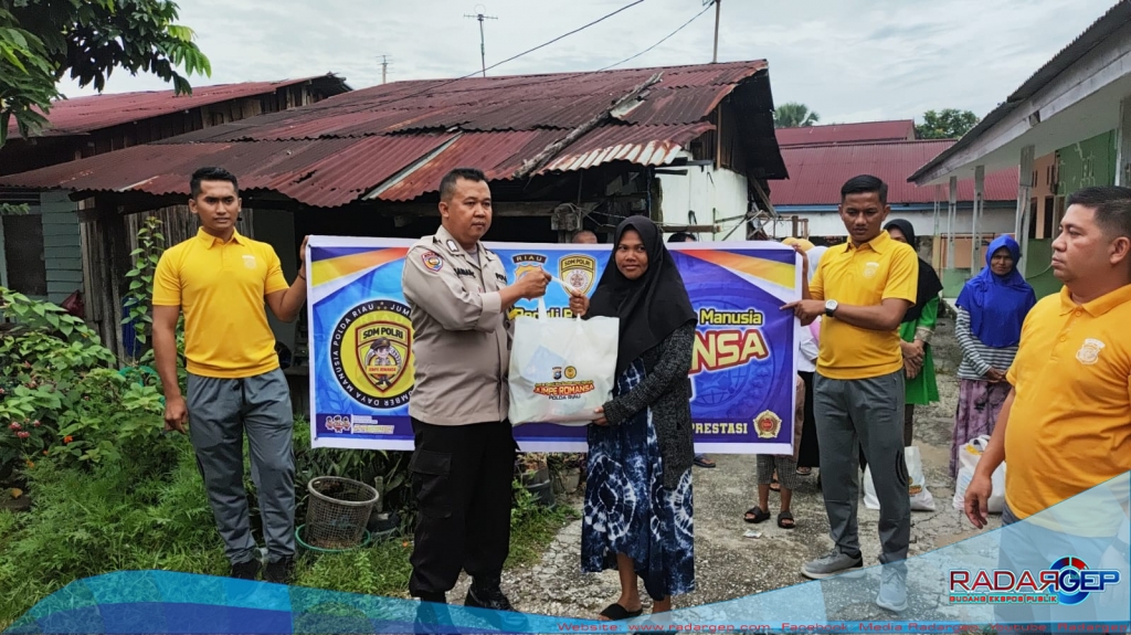 Anggota Biro SDM Polda Riau Berbagi Program JUMPE ROMANSA 